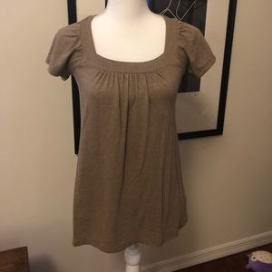 Women’s GAP beige flutter sleeve shirt
